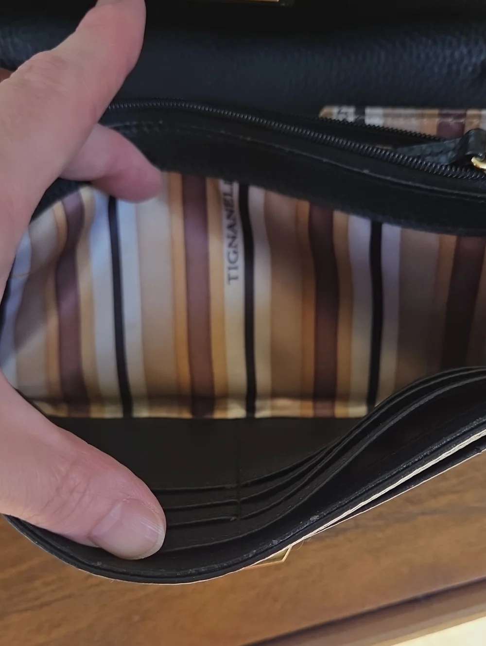 Tignanello Turnlock Black Leather Wallet $100 Retail GUC